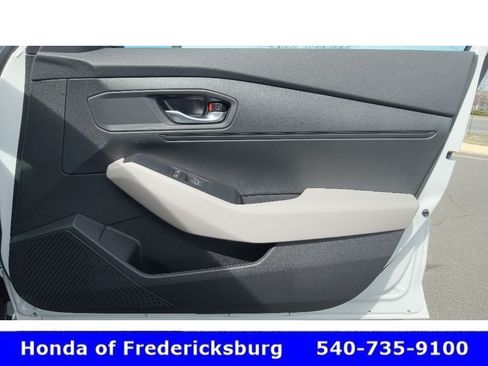 Certified 2025 Honda Accord LX image 29