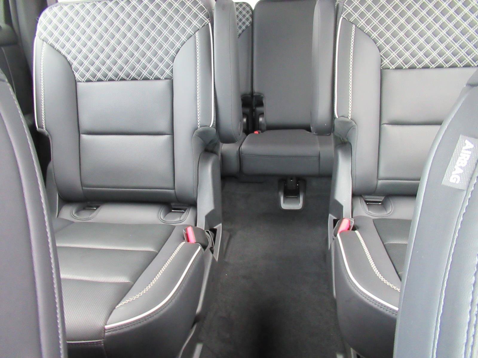 Used 2025 GMC Acadia Denali FWD image 37