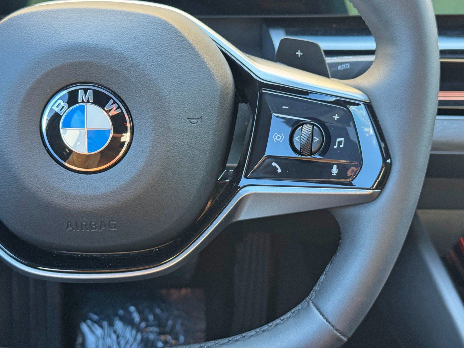 Used 2024 BMW 530i w/ Convenience Package RWD image 24