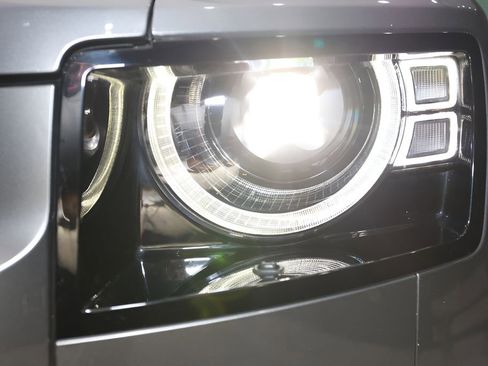 Used 2023 Land Rover Defender 110 X-Dynamic SE image 51