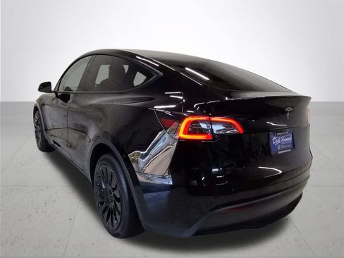 Used 2024 Tesla Model Y Long Range AWD/4WD image 11