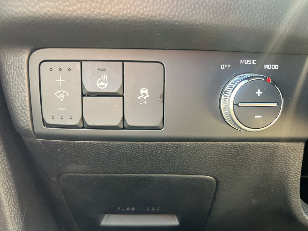 Used 2015 Kia Soul + w/ Primo Package FWD image 16