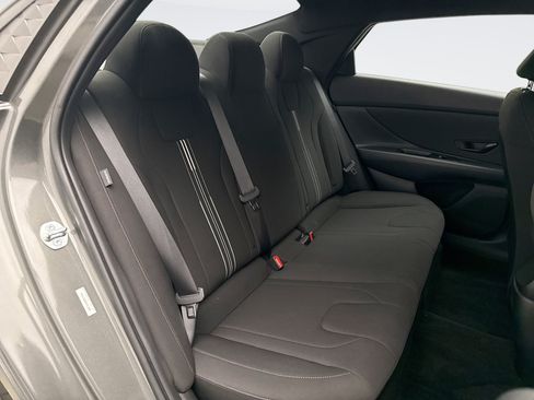 Used 2025 Hyundai Elantra Sport FWD image 17