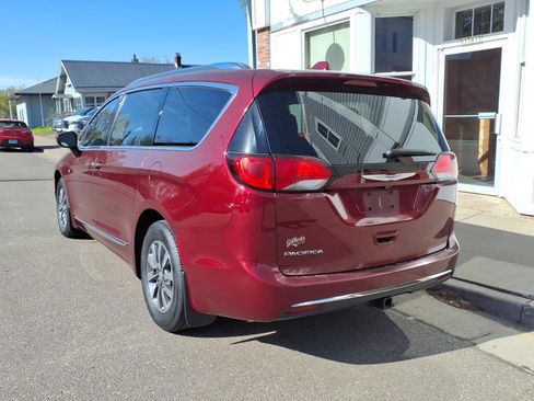 Used 2020 Chrysler Pacifica Touring-L Plus FWD image 8