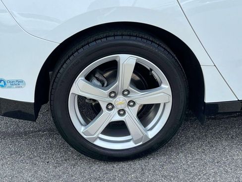 Used 2018 Chevrolet Volt LT w/ Comfort Package FWD image 8