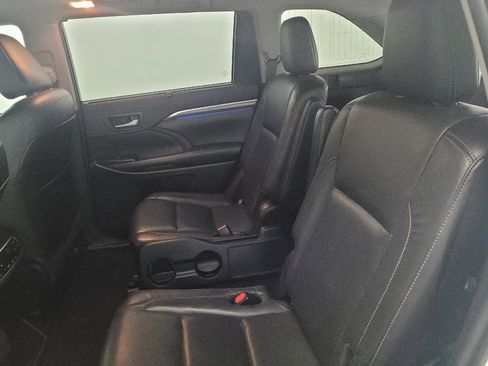 Used 2019 Toyota Highlander Limited Platinum AWD/4WD image 18