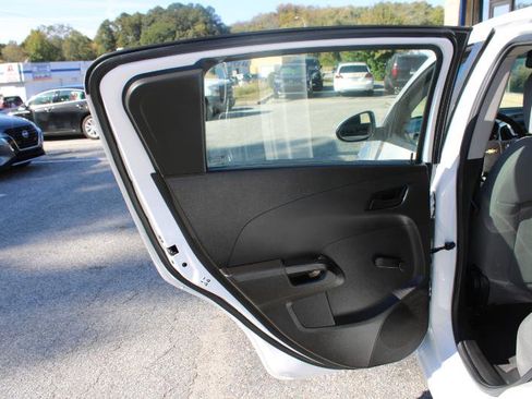 Used 2020 Chevrolet Sonic LT image 17