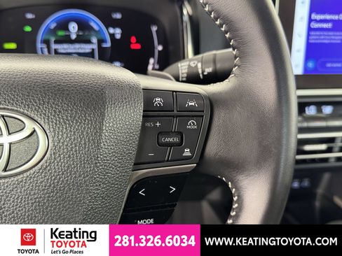 Used 2025 Toyota Camry SE FWD image 27