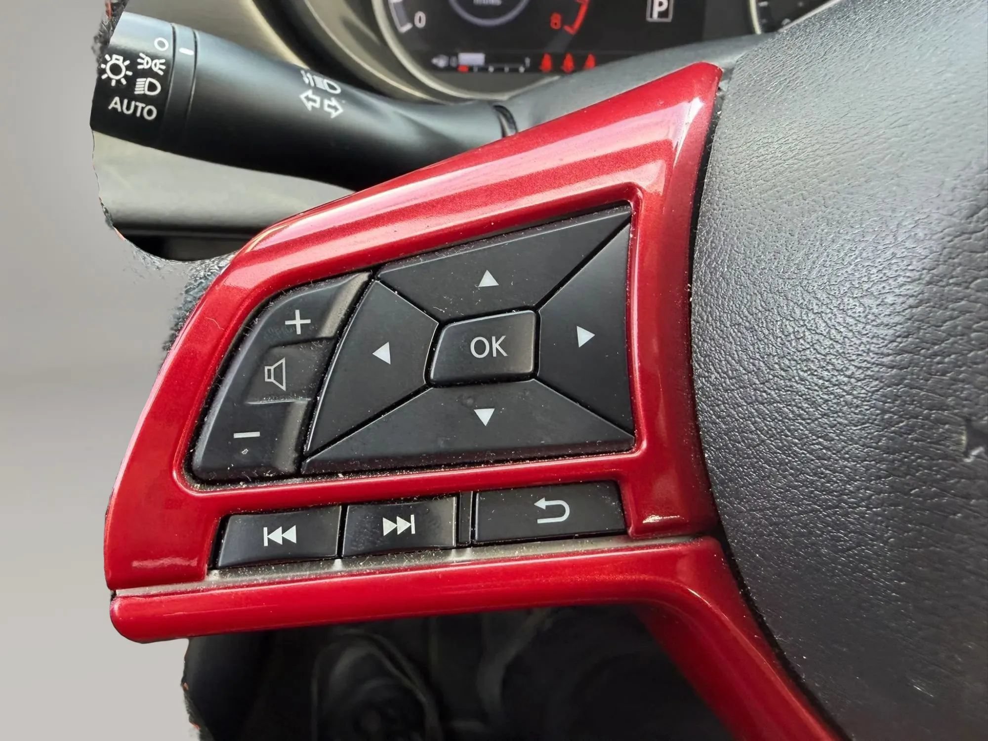 Used 2022 Nissan Versa SR w/ Electronics Package FWD image 13