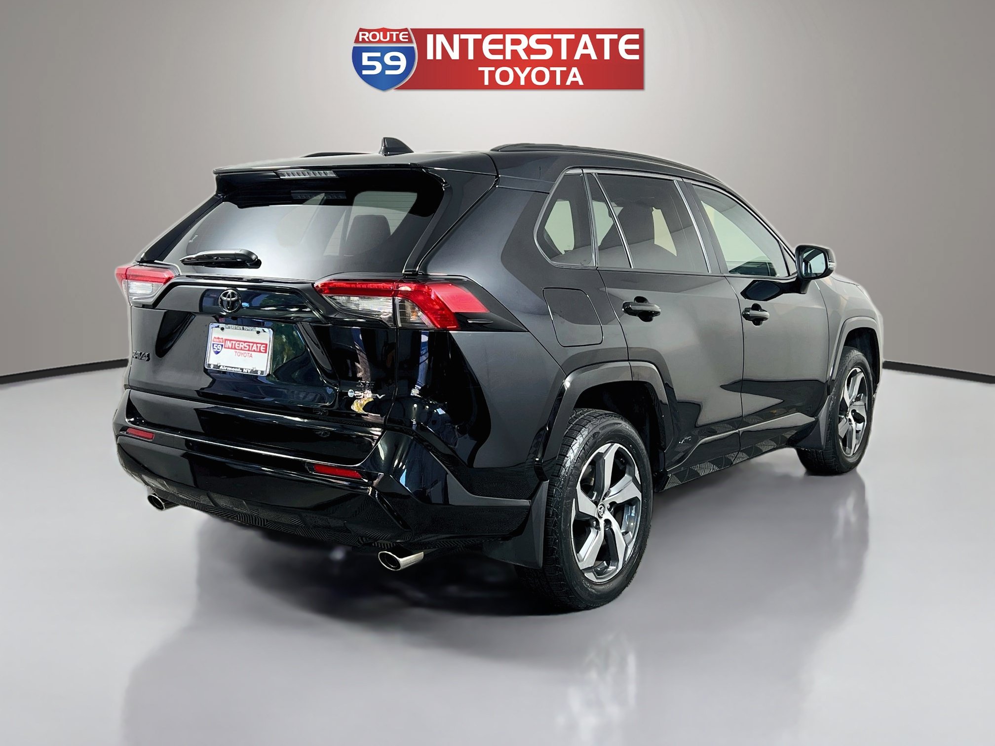 Used 2025 Toyota RAV4 SE w/ Weather & Moonroof Package AWD/4WD image 7