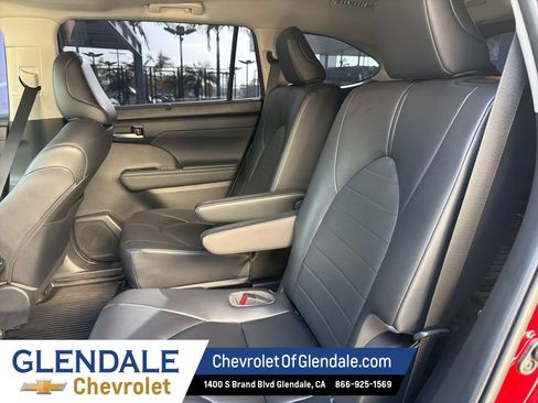 Used 2023 Toyota Highlander XLE image 17