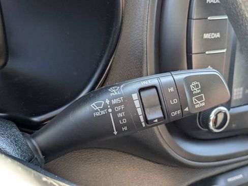 Used 2025 Kia Soul LX w/ LX Technology Package FWD image 26