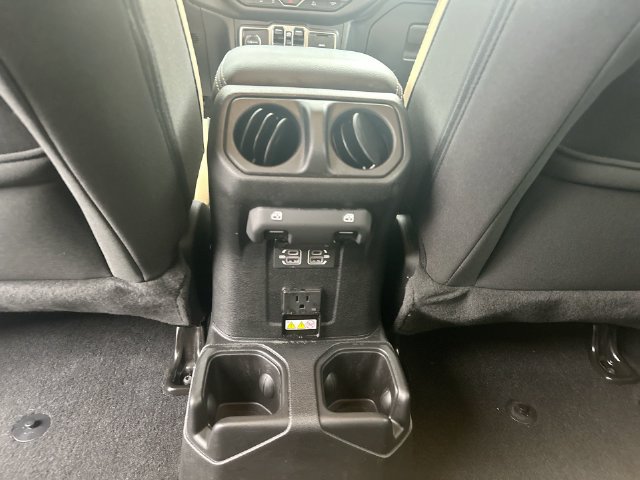 Used 2023 Jeep Wrangler Unlimited Sahara w/ Cold Weather Group AWD/4WD image 24