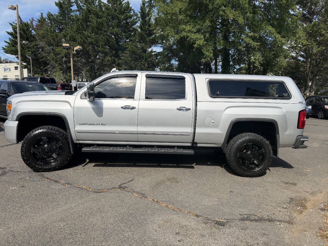 Used 2018 GMC Sierra 2500 Denali w/ Duramax Plus Package AWD/4WD image 4