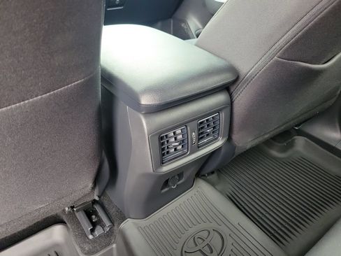 Used 2025 Toyota RAV4 LE AWD/4WD image 11