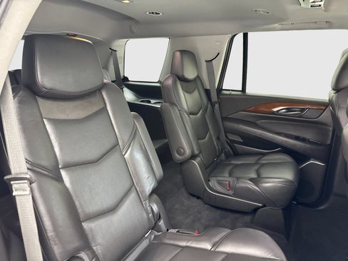 Used 2018 Cadillac Escalade Luxury AWD/4WD image 47