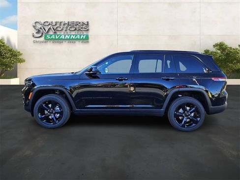 New 2025 Jeep Grand Cherokee Altitude RWD image 2