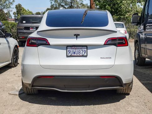 Used 2024 Tesla Model Y Performance AWD/4WD image 12