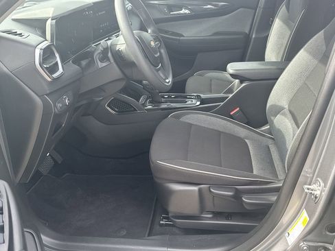Used 2025 Chevrolet TrailBlazer LT image 6