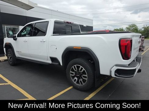 Used 2023 GMC Sierra 2500 AT4 w/ AT4 Preferred Package AWD/4WD image 3