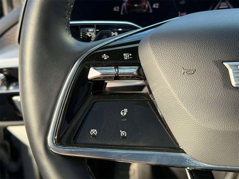 Used 2025 Cadillac Lyriq Sport image 32