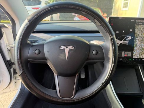 Used 2020 Tesla Model 3 Standard Range Plus RWD image 18