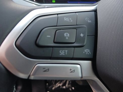 New 2025 Volkswagen Taos SEL image 15