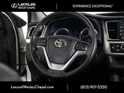 Used 2015 Toyota Highlander Limited FWD image 26