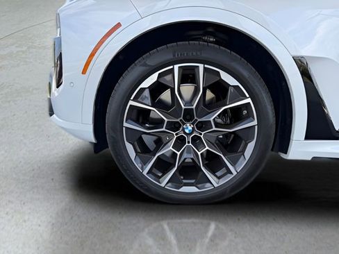 Certified 2025 BMW X7 xDrive40i w/ M Sport Package AWD/4WD image 14