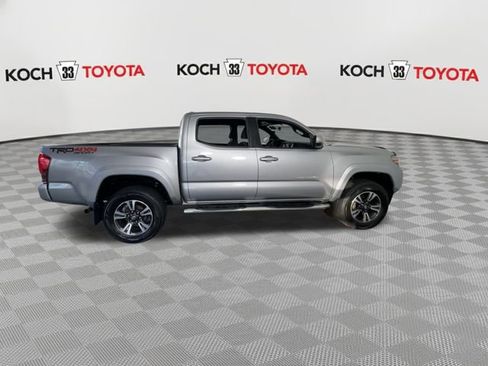 Used 2016 Toyota Tacoma TRD Sport image 8