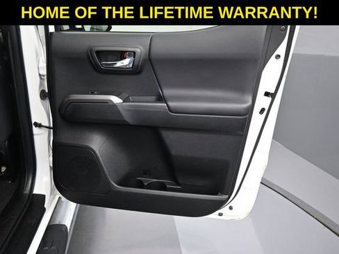 Used 2022 Toyota Tacoma TRD Sport AWD/4WD image 38