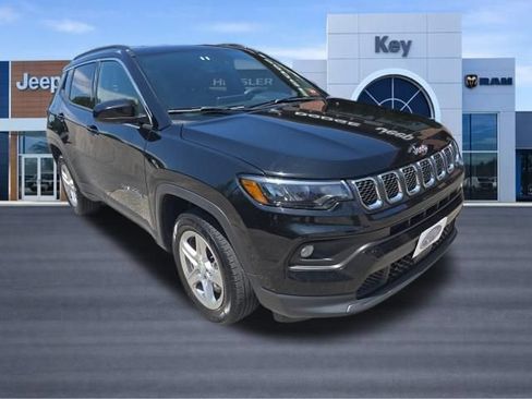 Used 2024 Jeep Compass Latitude AWD/4WD image 3