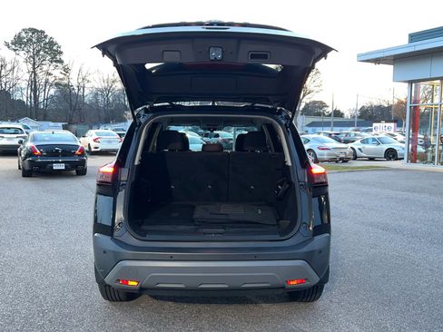 Used 2023 Nissan Rogue S image 9