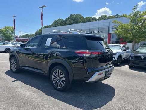 Used 2025 Nissan Pathfinder SL w/ SL Premium Package AWD/4WD image 4