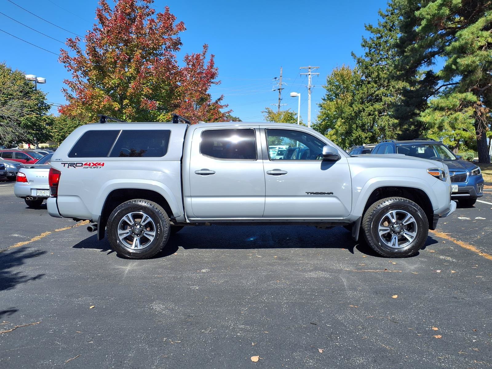 Used 2019 Toyota Tacoma TRD Sport AWD/4WD image 2