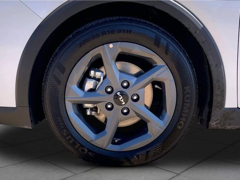 Used 2025 Kia K4 FWD image 11