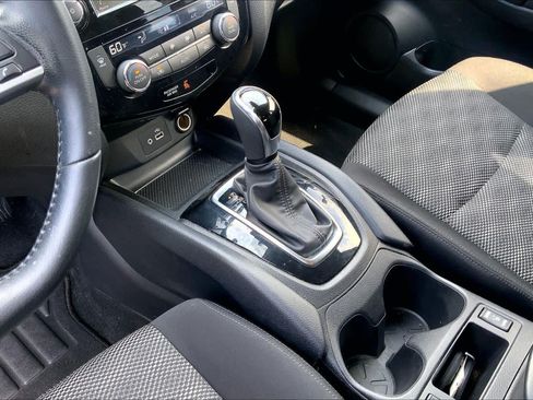 Used 2022 Nissan Rogue Sport SV FWD image 16