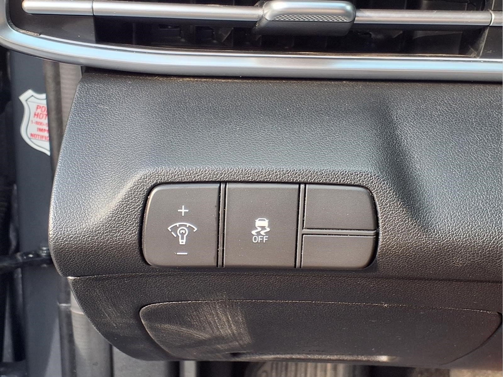 Used 2025 Hyundai Elantra SEL FWD image 21