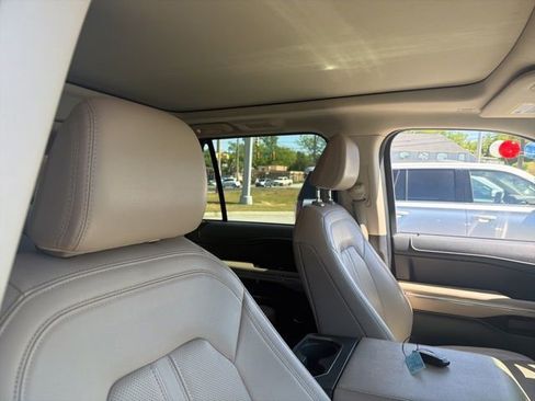 Used 2024 Ford Expedition Limited image 10