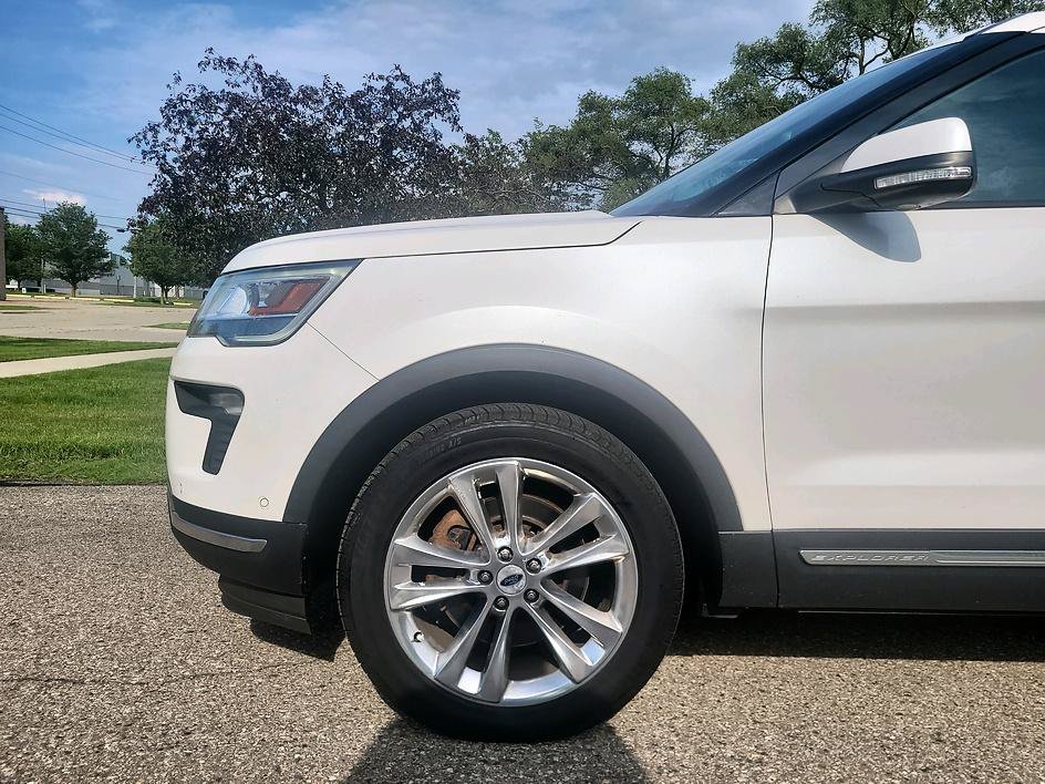Used 2019 Ford Explorer Limited w/ Equipment Group 301A AWD/4WD image 16
