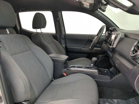 Used 2019 Toyota Tacoma TRD Off-Road image 30