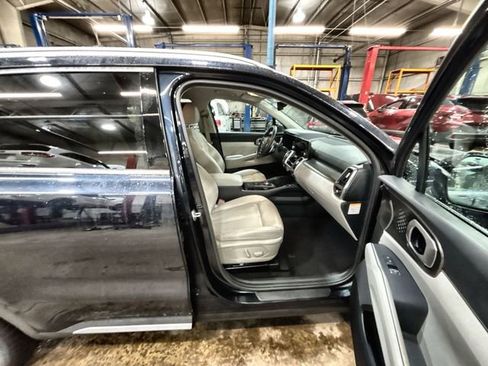 Certified 2023 Kia Sorento EX image 28