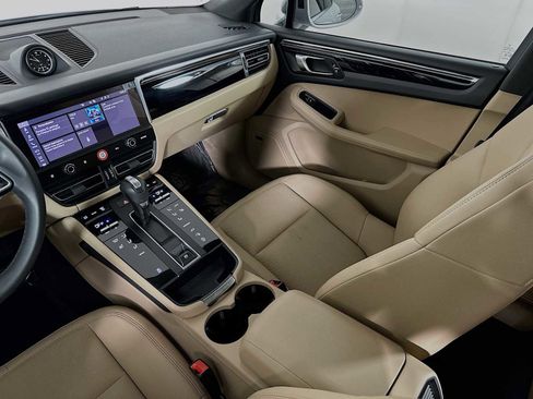 Certified 2025 Porsche Macan image 25