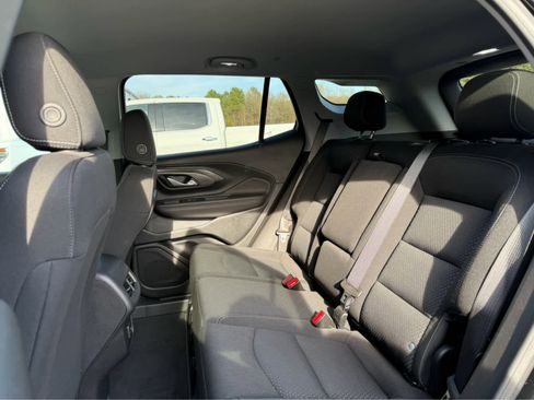 Used 2022 GMC Terrain SLE w/ Driver Convenience Package image 10