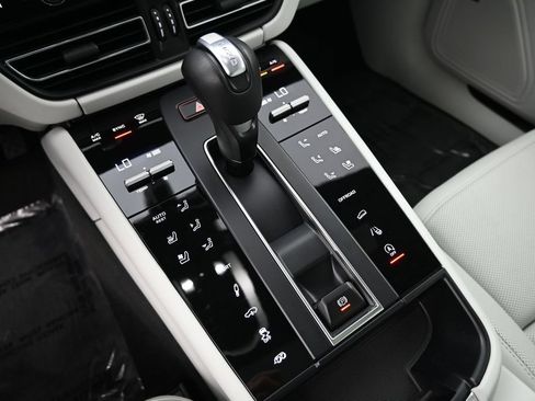 Certified 2024 Porsche Macan GTS AWD/4WD image 23