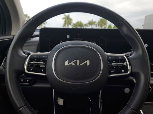 Used 2025 Kia Carnival SX w/ SX Dark Edition Package image 23