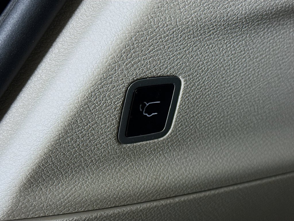 Used 2024 Chrysler Pacifica Touring-L FWD image 30
