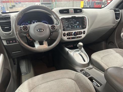 Used 2017 Kia Soul EV image 9
