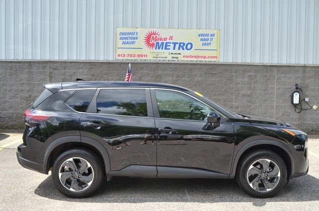 Used 2025 Nissan Rogue SV AWD/4WD image 9