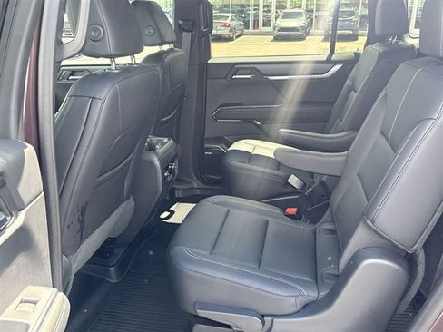 Certified 2024 GMC Acadia Elevation w/ Black Edition FWD image 24